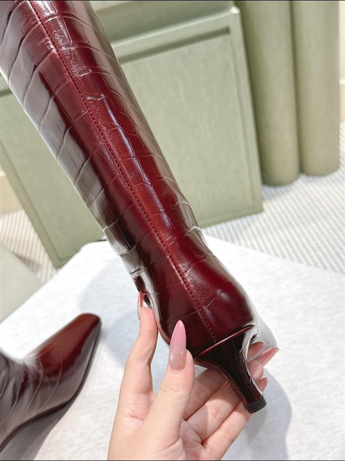 20251128174410970 460